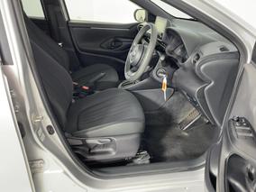 Photo '16' of Toyota Yaris