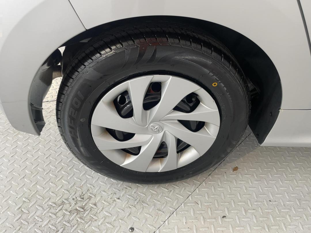 Photo '12' of Toyota Yaris