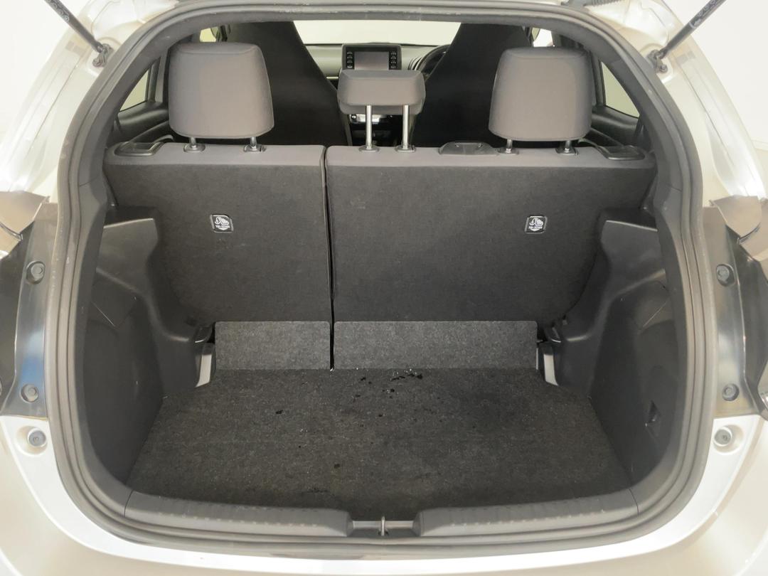Photo '14' of Toyota Yaris