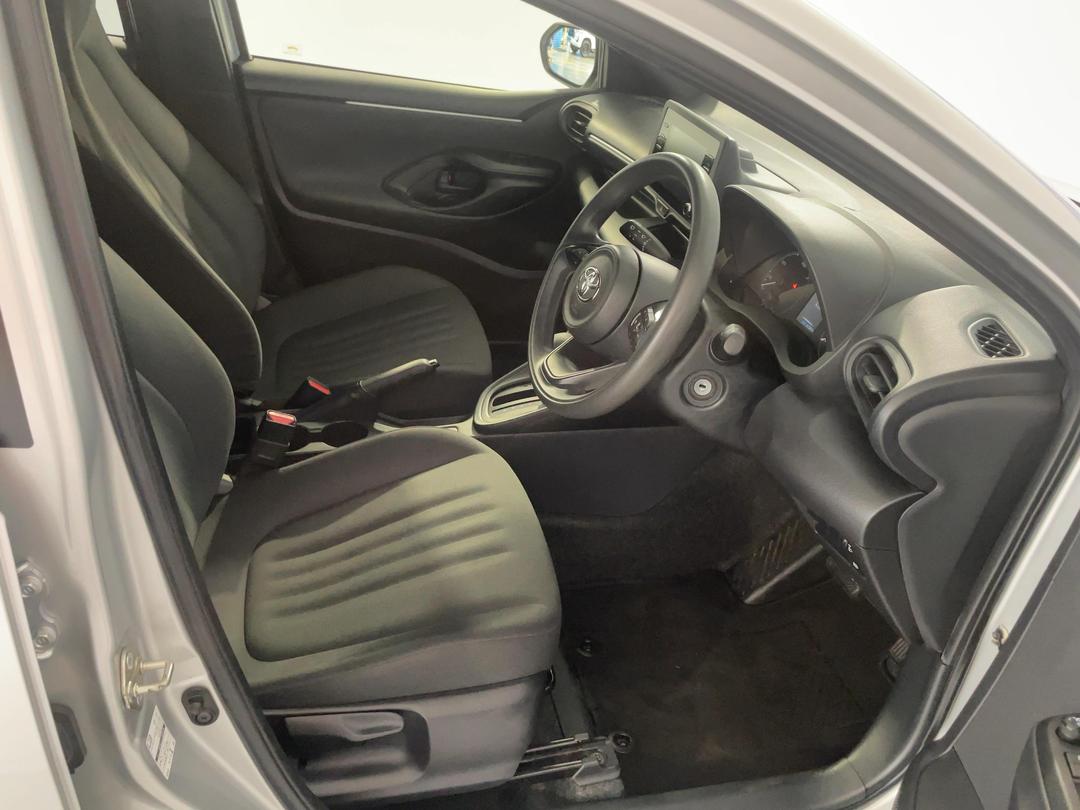 Photo '16' of Toyota Yaris