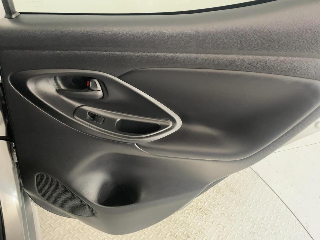 Photo '19' of Toyota Yaris