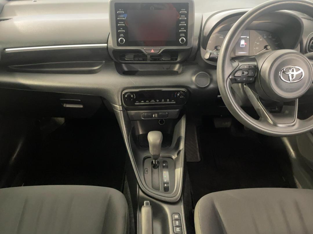 Photo '18' of Toyota Yaris