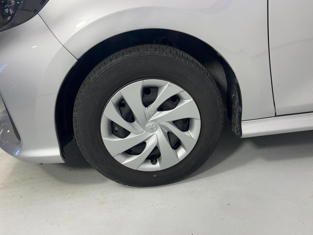Photo '10' of Toyota Yaris