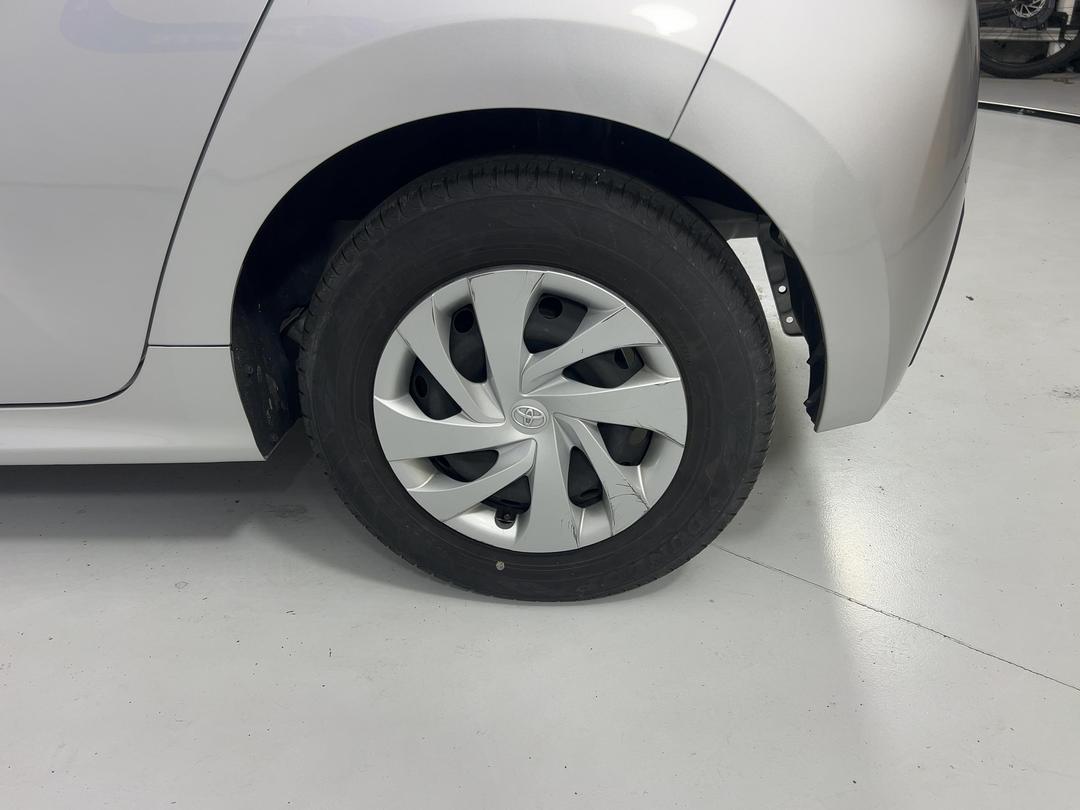 Photo '11' of Toyota Yaris