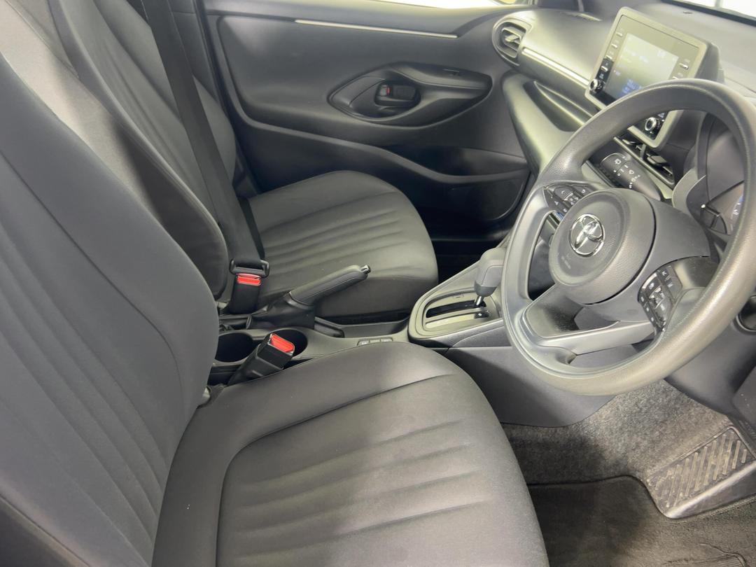 Photo '16' of Toyota Yaris