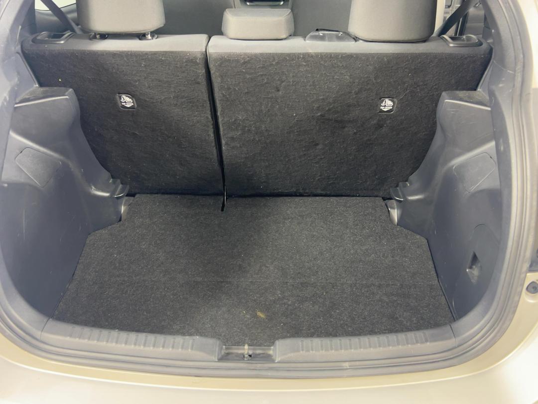 Photo '14' of Toyota Yaris