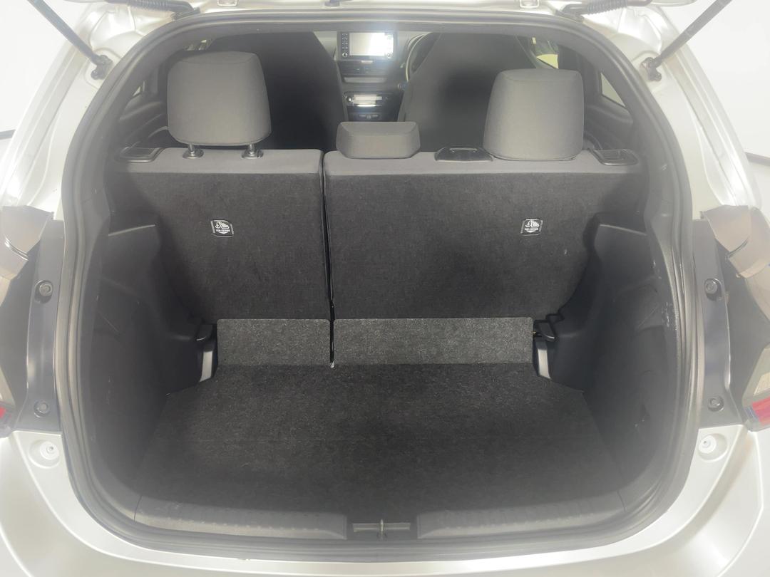 Photo '14' of Toyota Yaris