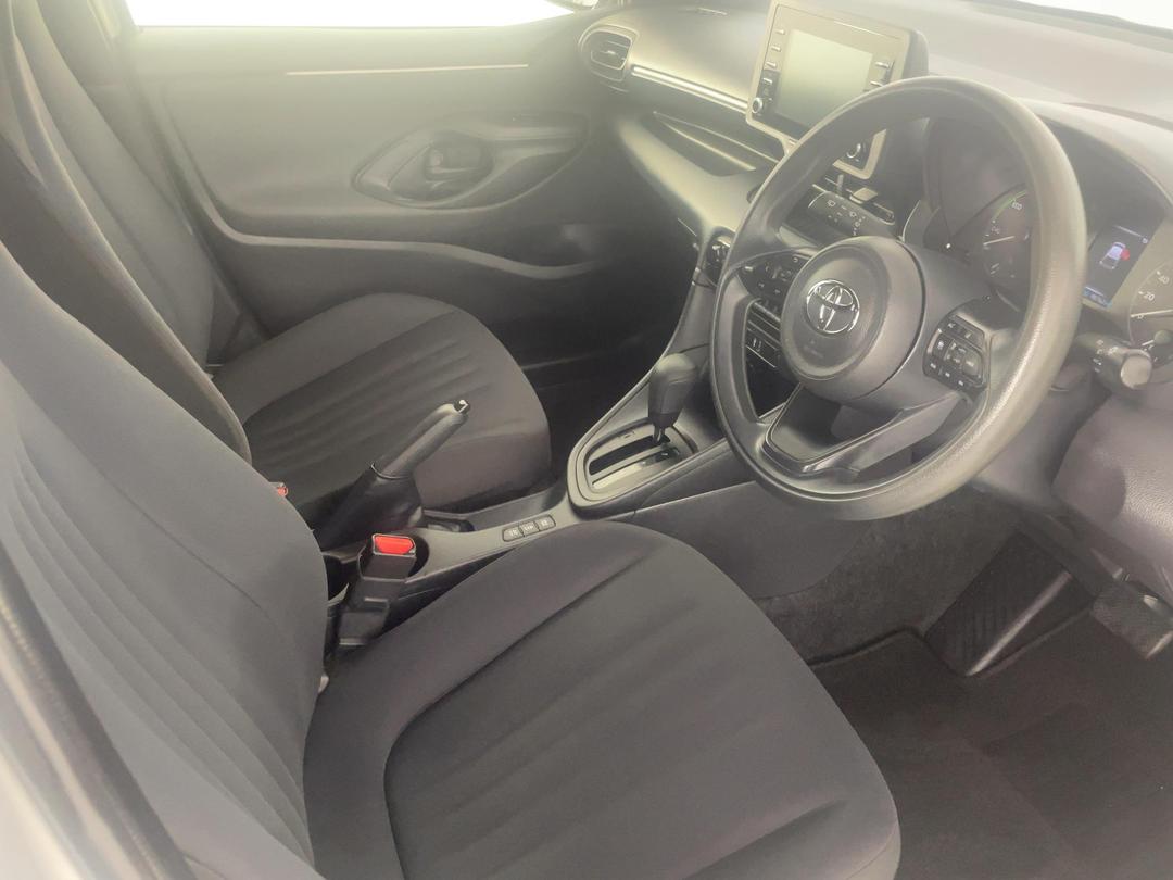Photo '16' of Toyota Yaris