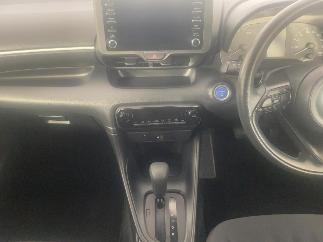 Photo '18' of Toyota Yaris
