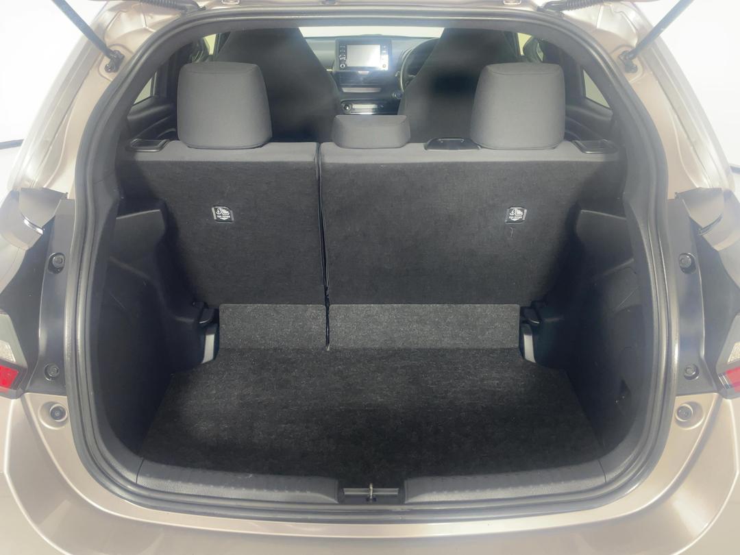 Photo '14' of Toyota Yaris