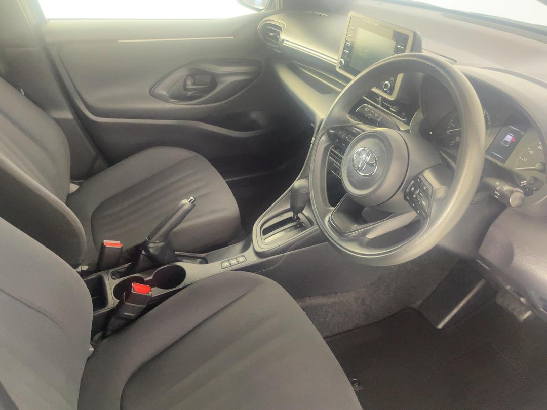 Photo '16' of Toyota Yaris