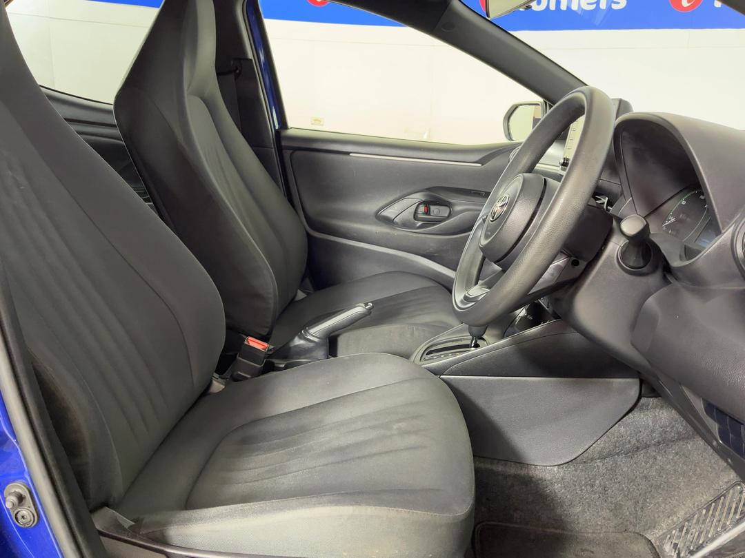 Photo '16' of Toyota Yaris
