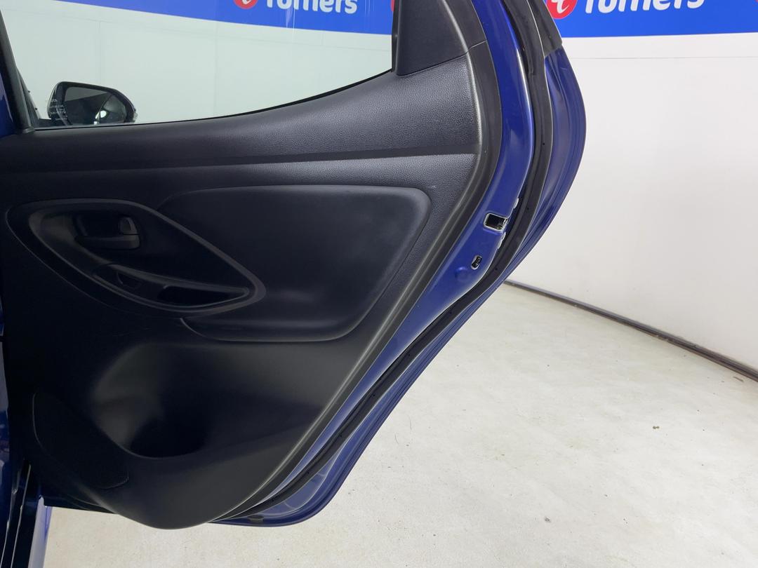 Photo '19' of Toyota Yaris