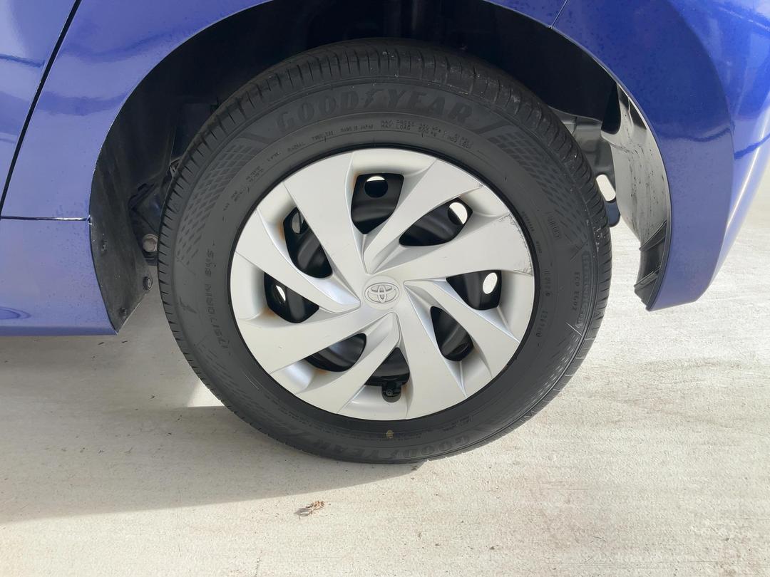 Photo '11' of Toyota Yaris