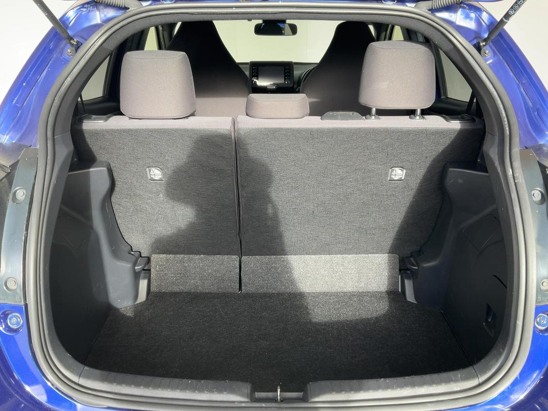Photo '14' of Toyota Yaris