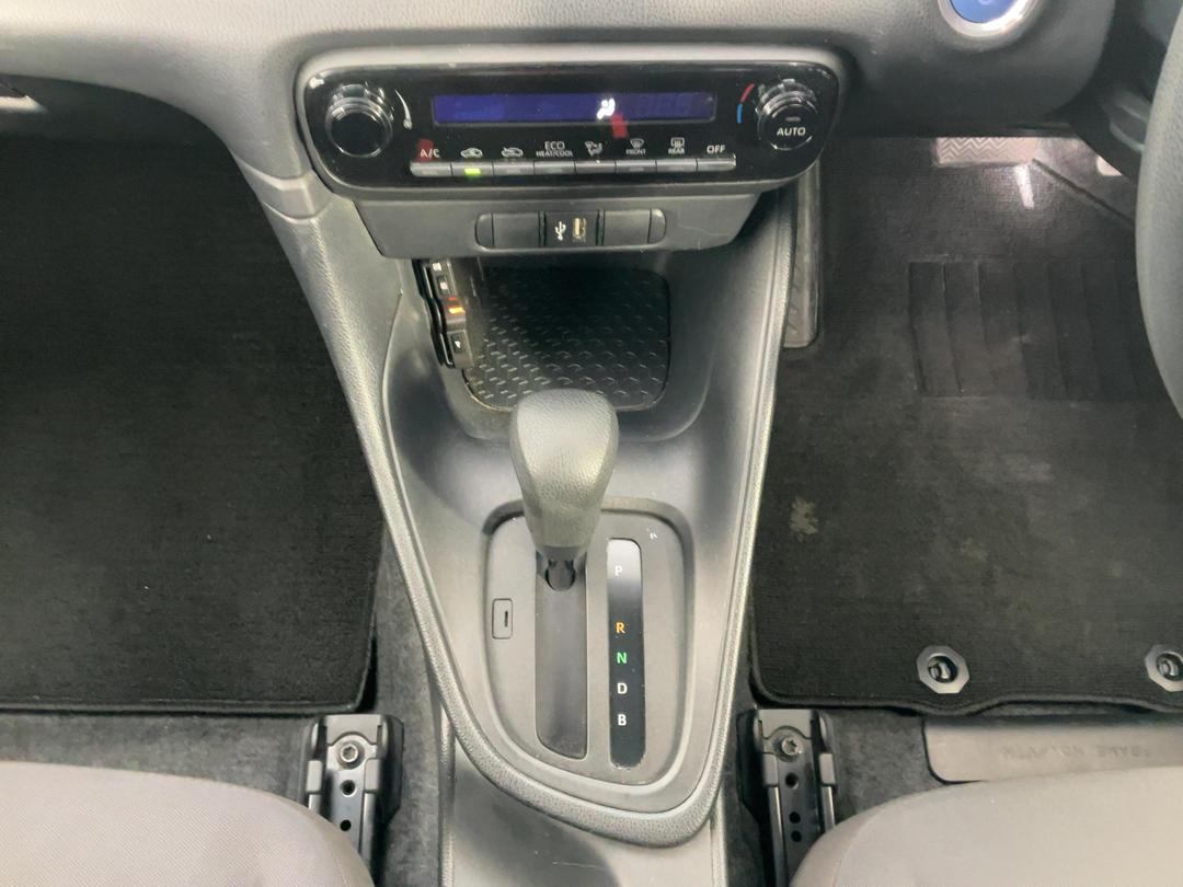 Photo '18' of Toyota Yaris