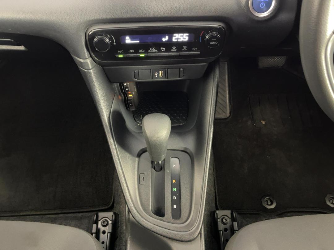 Photo '18' of Toyota Yaris