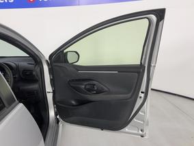 Photo '15' of Toyota Yaris