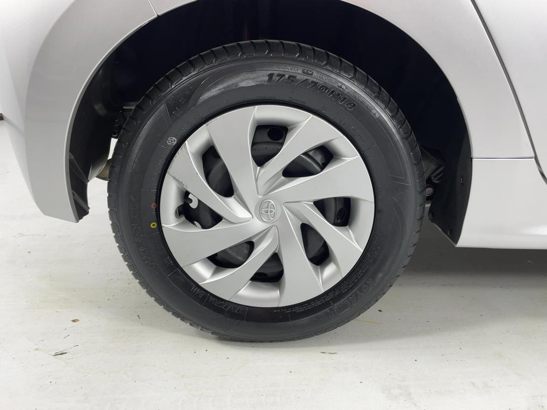 Photo '12' of Toyota Yaris