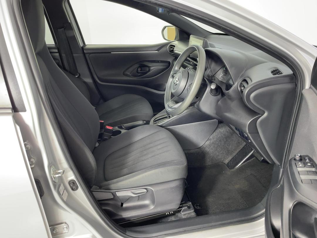 Photo '16' of Toyota Yaris