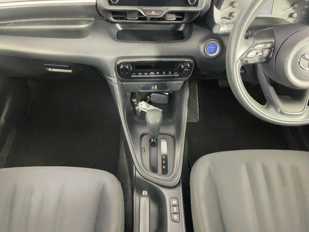 Photo '18' of Toyota Yaris