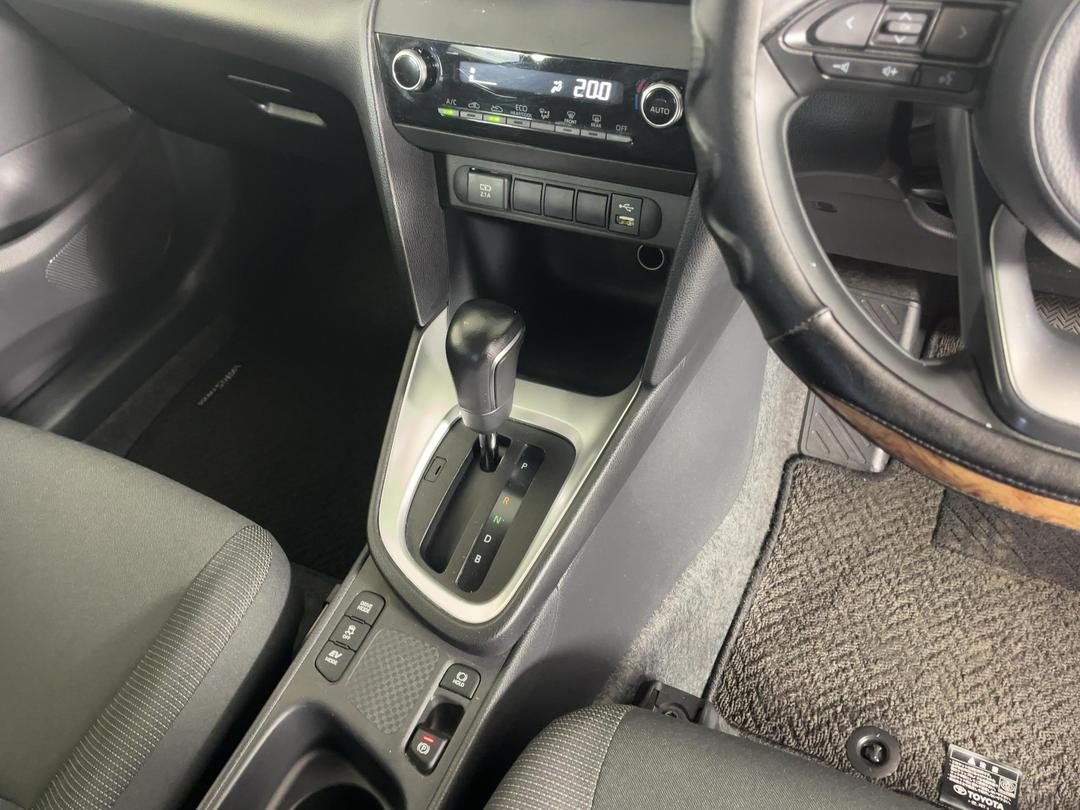 Photo '18' of Toyota Yaris