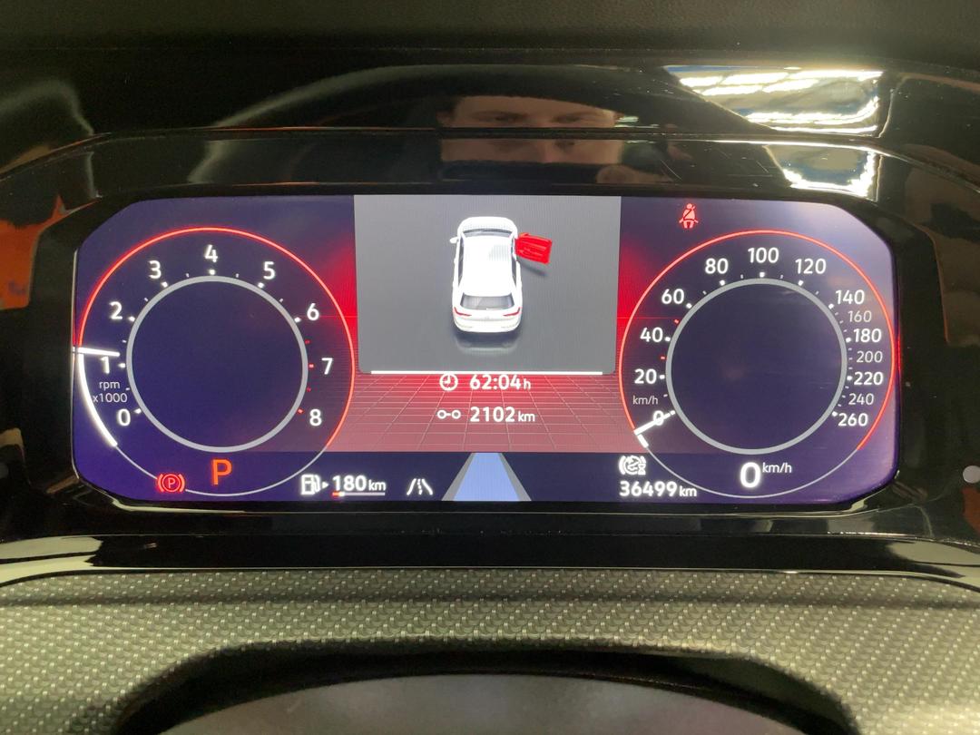 Photo '21' of Volkswagen Golf