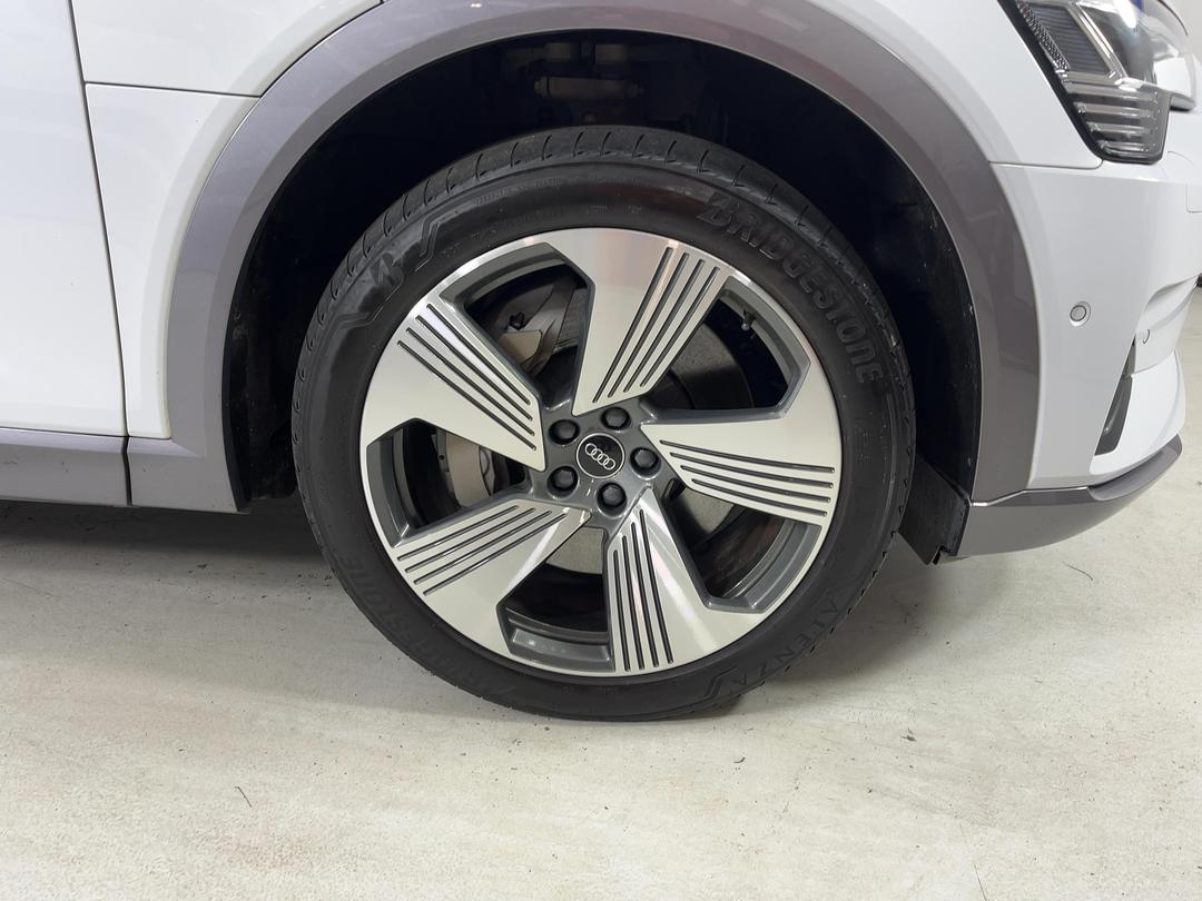 Photo '9' of Audi E-Tron