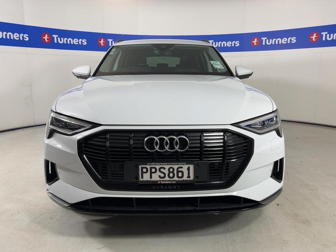 Photo '2' of Audi E-Tron