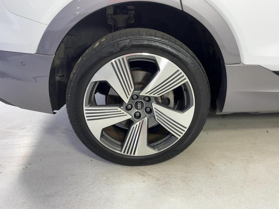 Photo '12' of Audi E-Tron