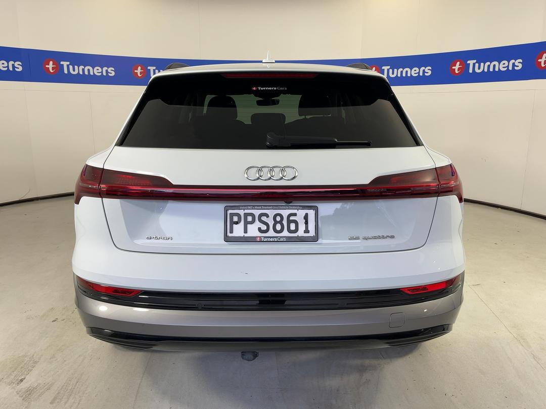 Photo '6' of Audi E-Tron