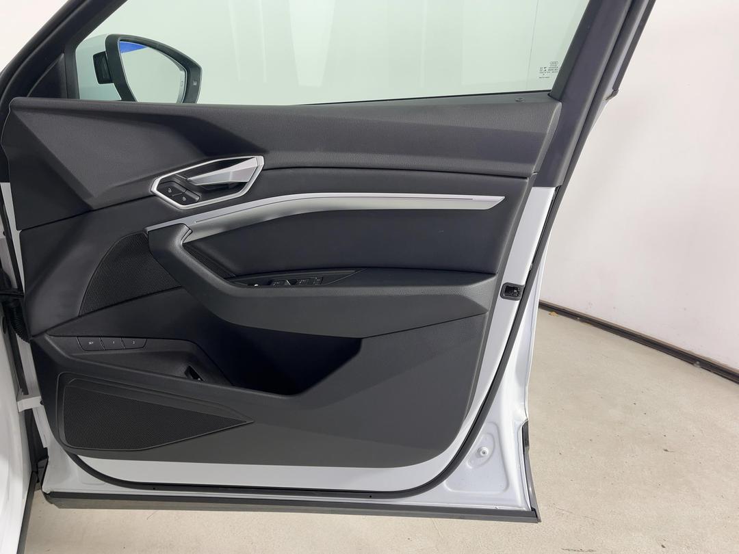 Photo '15' of Audi E-Tron