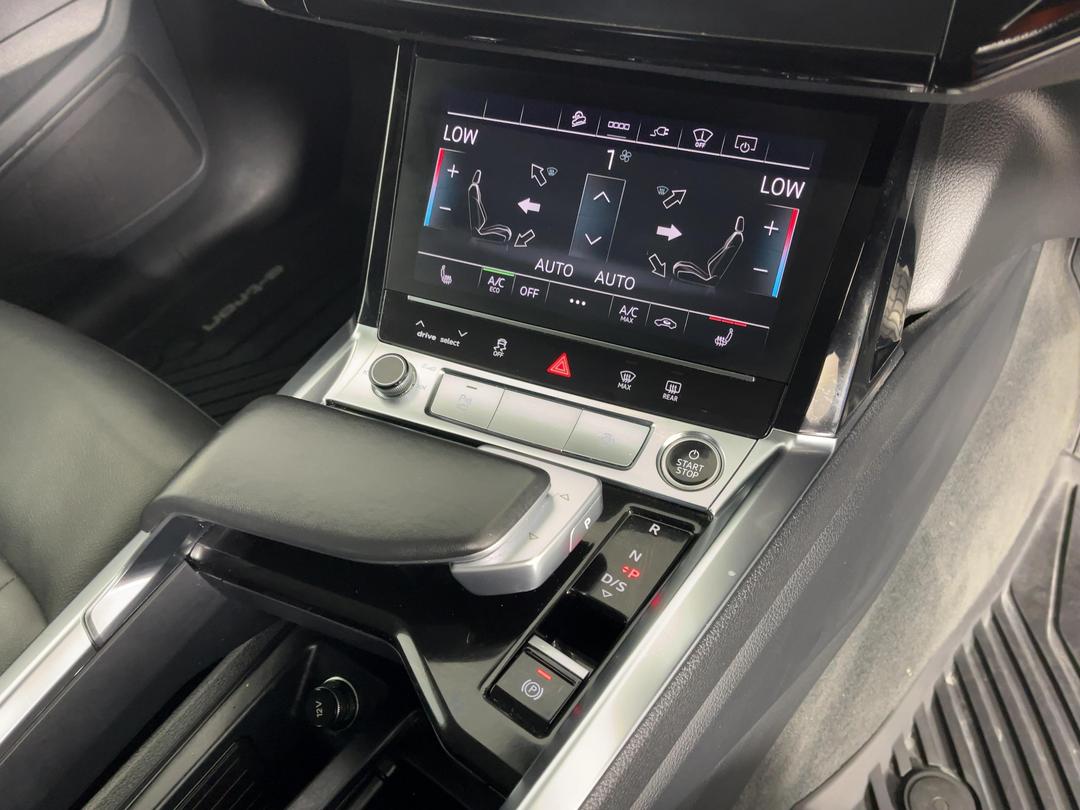 Photo '18' of Audi E-Tron