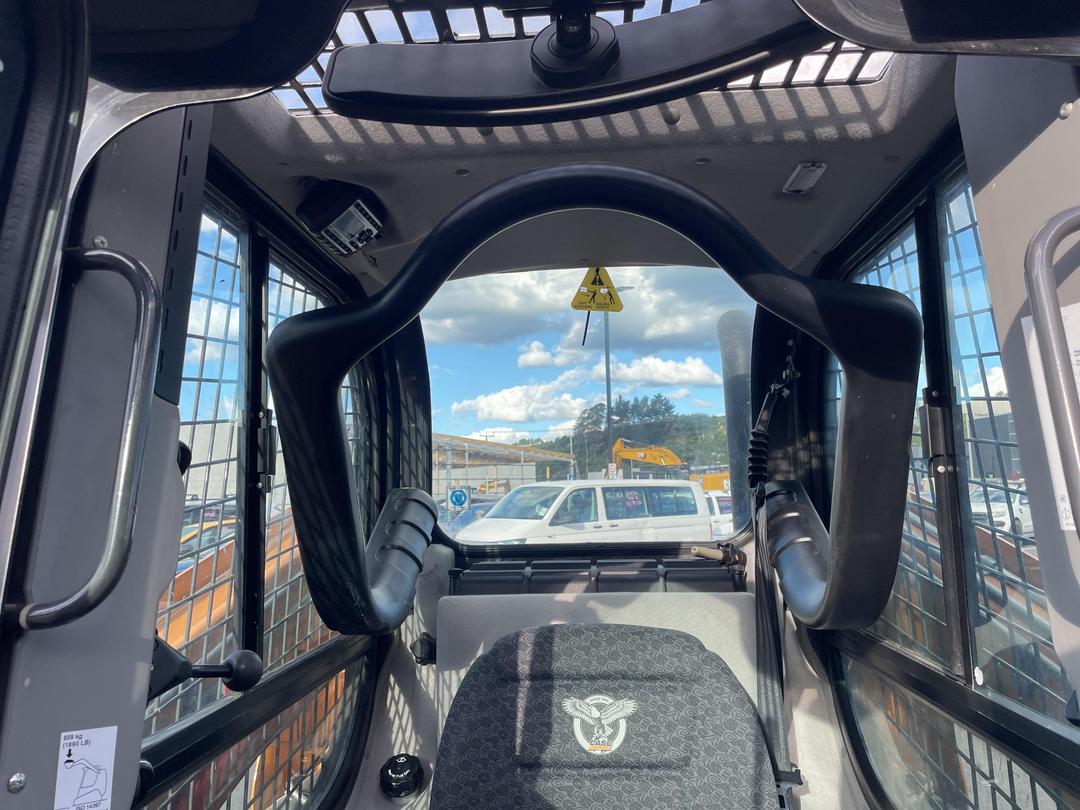 Photo '11' of Case TR270B Skid Steer