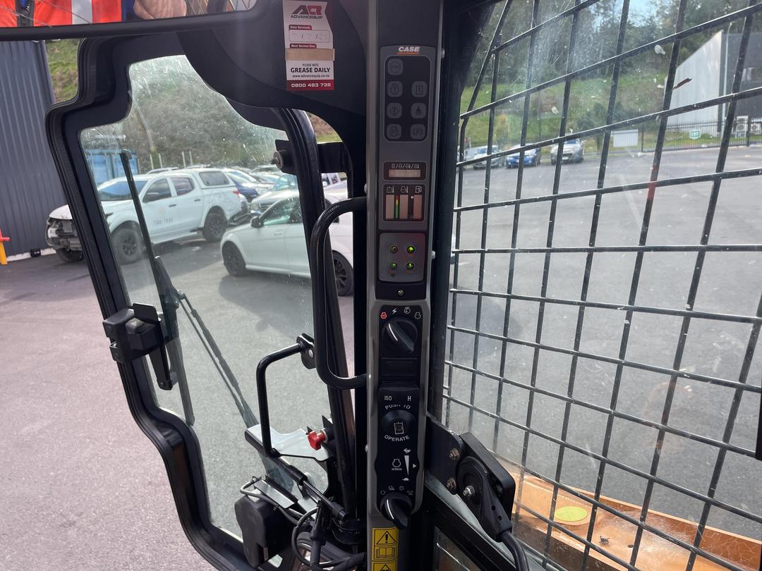 Photo '15' of Case TR270B Skid Steer