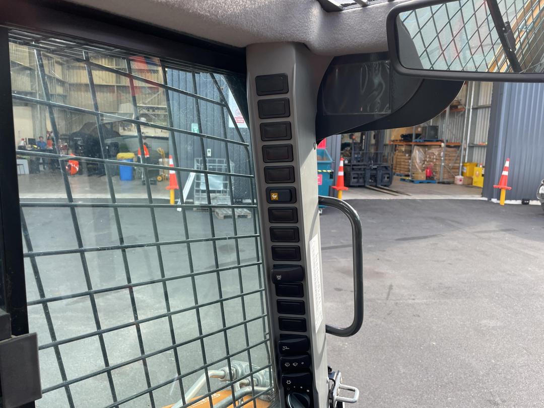 Photo '16' of Case TR270B Skid Steer