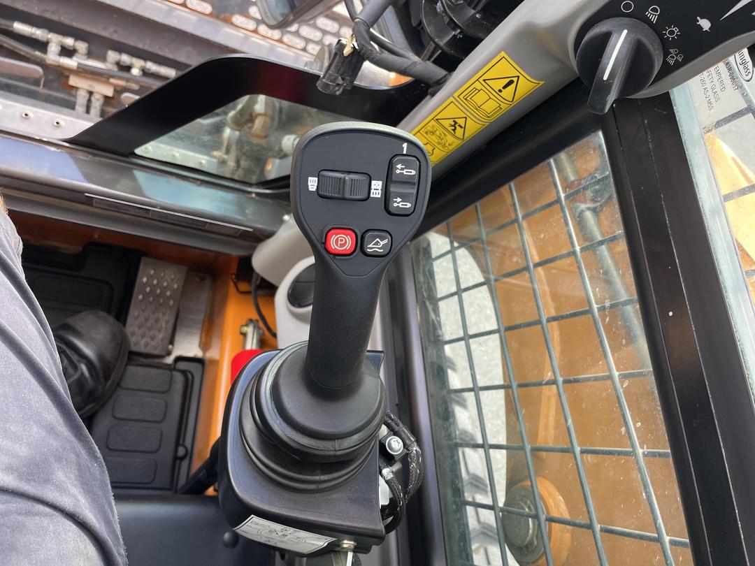 Photo '13' of Case TR270B Skid Steer