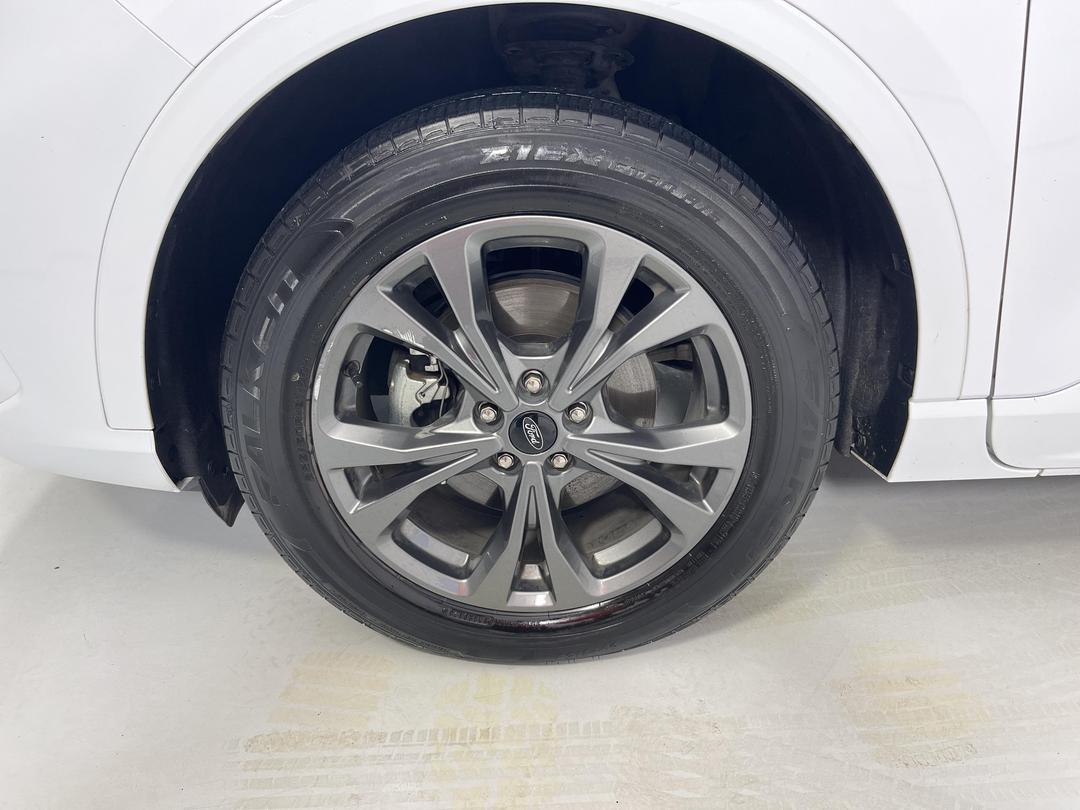 Photo '10' of Ford Escape