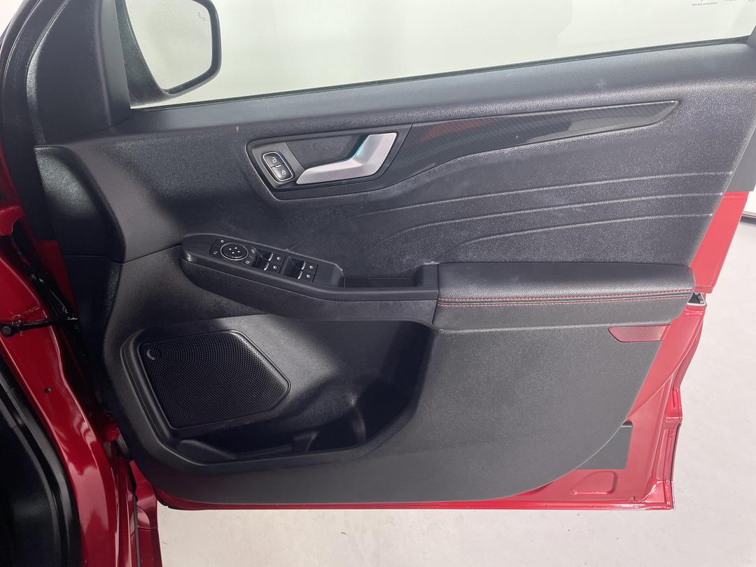 Photo '15' of Ford Escape