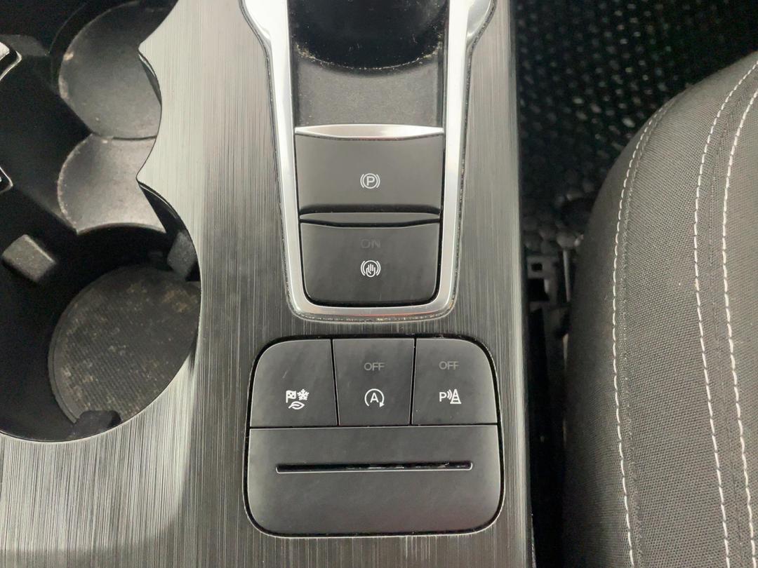 Photo '23' of Ford Escape