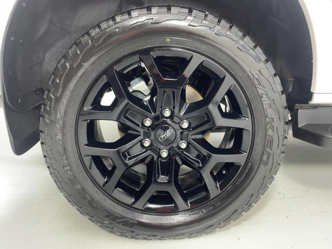 Photo '12' of Ford Everest