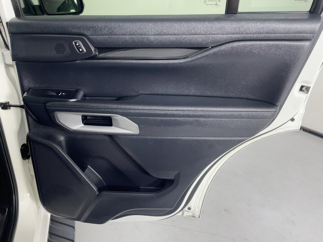 Photo '19' of Ford Everest