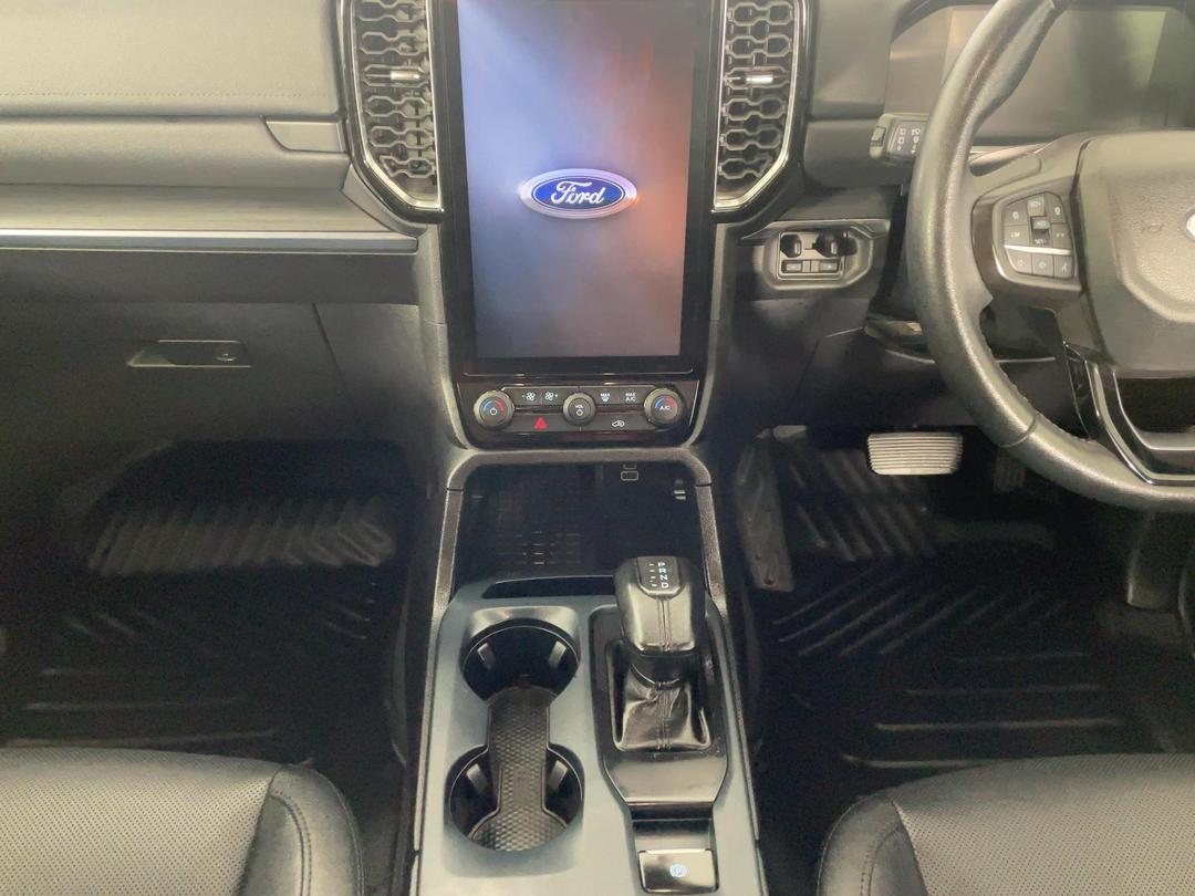 Photo '18' of Ford Everest
