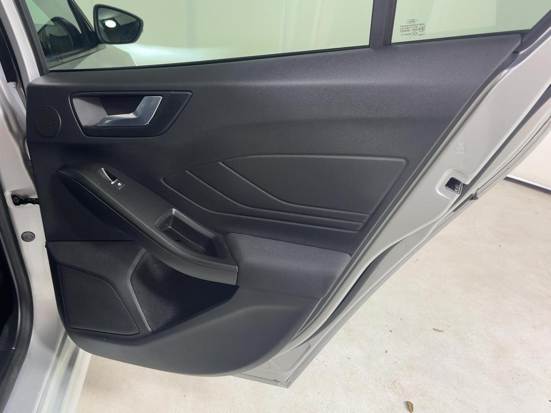 Photo '19' of Ford Focus