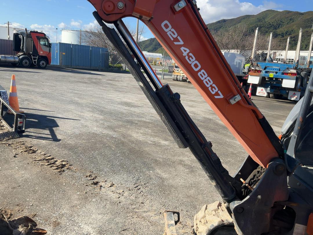 Photo '25' of Hitachi Zx26U-5A Excavator