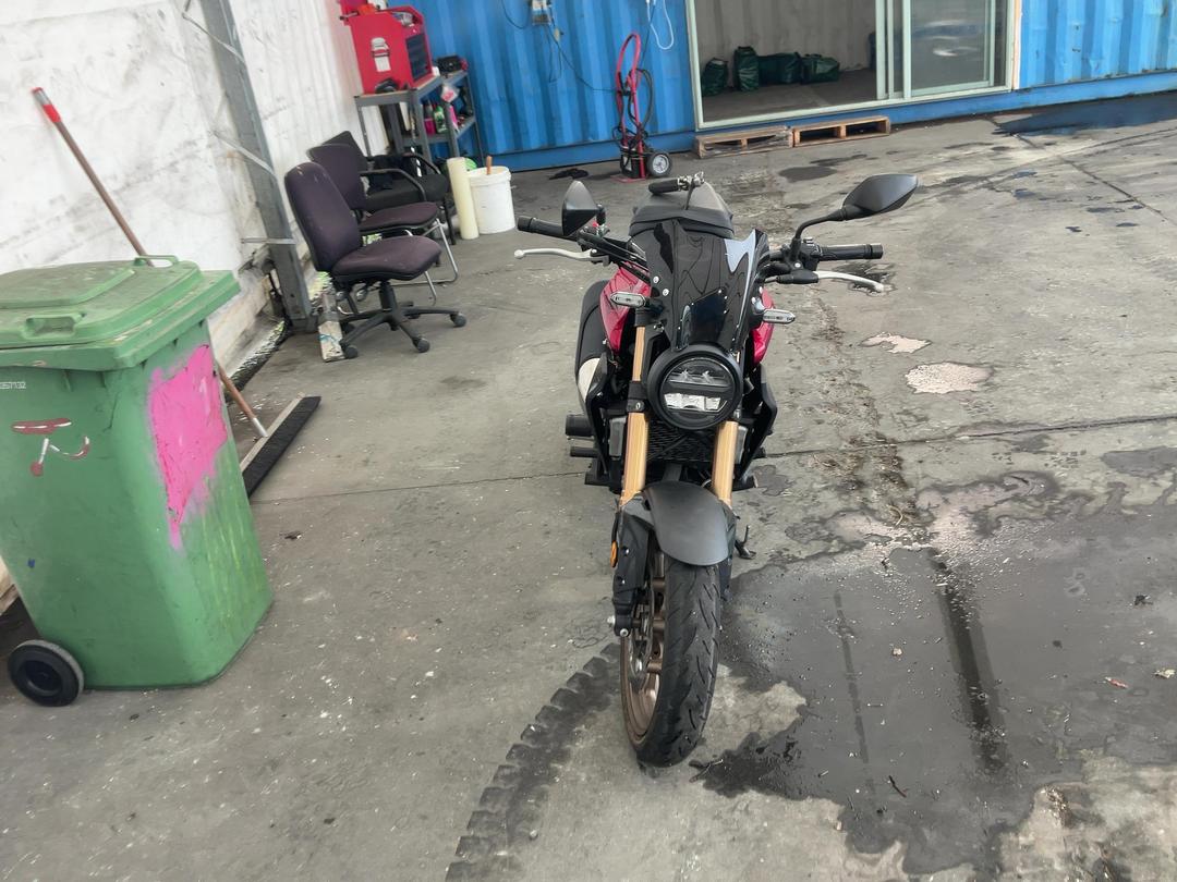 Photo '3' of Honda CB 300RA