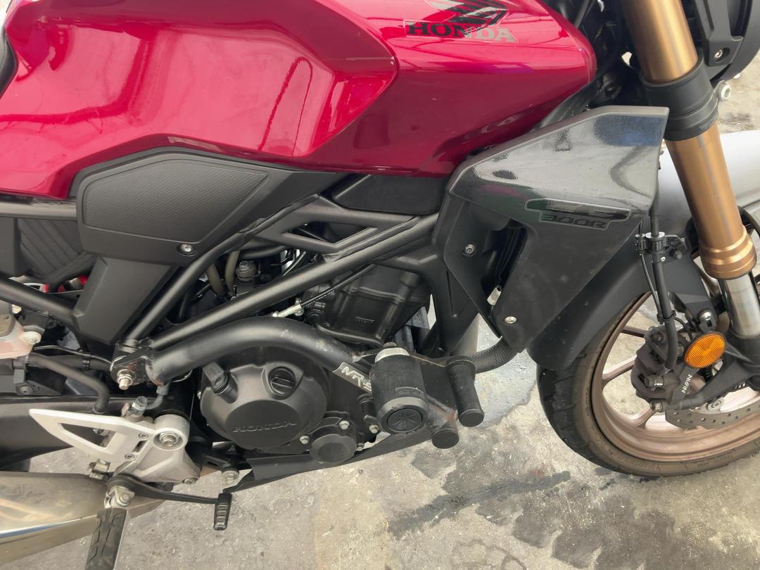 Photo '10' of Honda CB 300RA