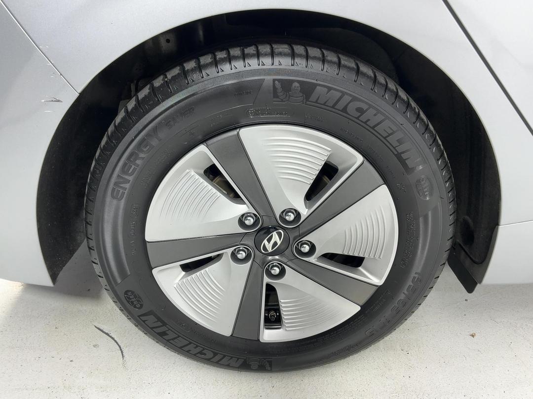 Photo '12' of Hyundai Ioniq