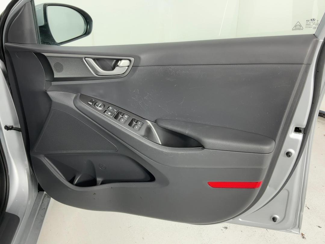 Photo '15' of Hyundai Ioniq