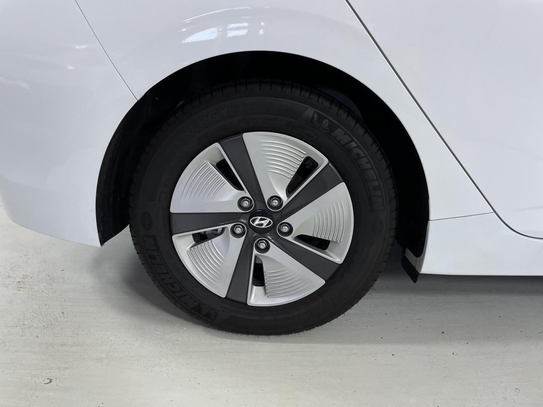 Photo '12' of Hyundai Ioniq